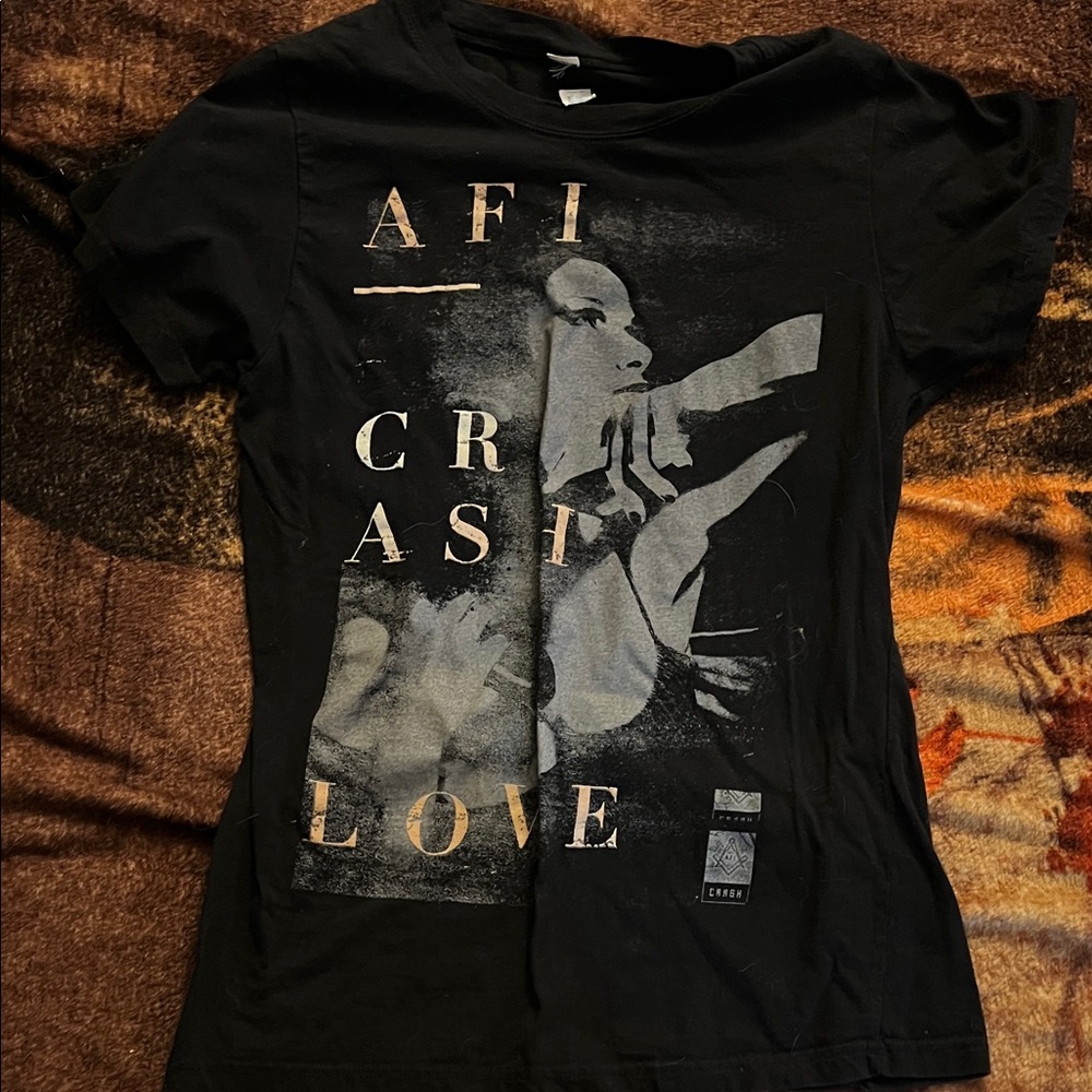 AFI women’s CRASH LOVE Graphic Band T-Shirt